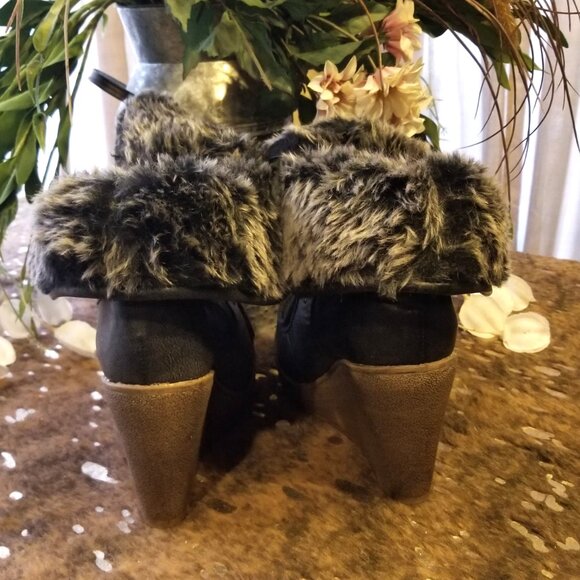 Mossimo Kamea Black Wedge Ankle Boots Size 10 - Picture 6 of 9